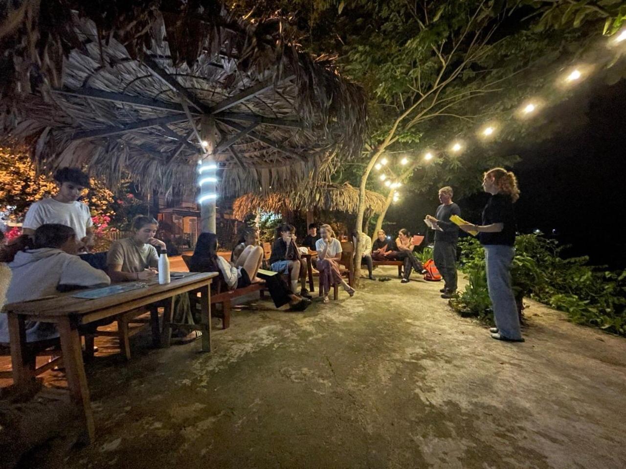 Applebee'S Homestay Phong Nha Exterior photo